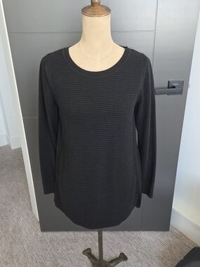 Dalia Women's Black Ribbed Crewneck Sweater Top